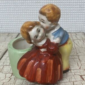 “Boy Kissing Girl” planter